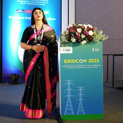 Aleena Siddique female anchor in delhi