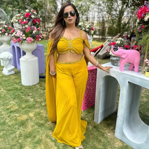 Poorti Kumar anchor in delhi