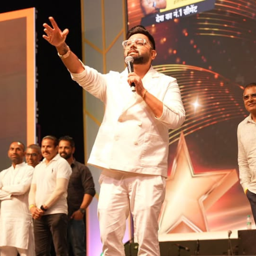 Yash Khatri male anchor in delhi