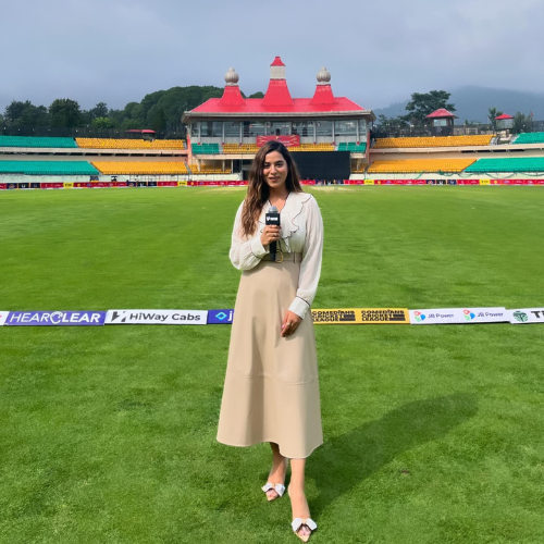 Palak Sharma emcee in noida