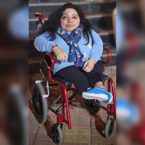 female Poonam Shroti motivational in indore