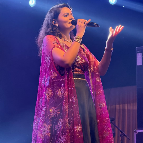 female Shreya Dixit live singer in Varanasi