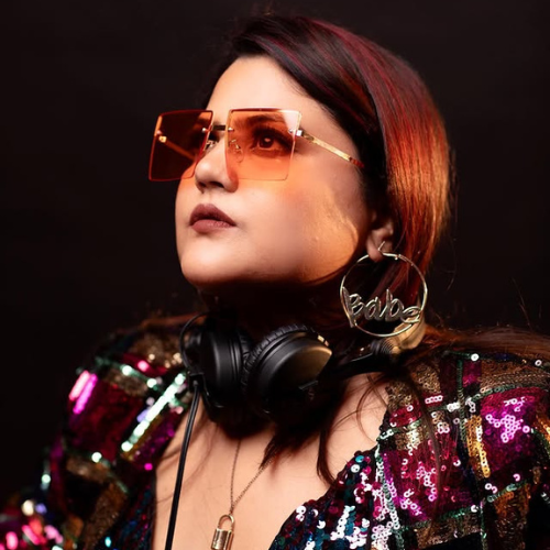 female DJ Deepali in udaipur