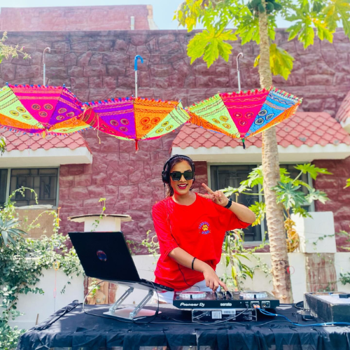 female DJ Lizza in jodhpur