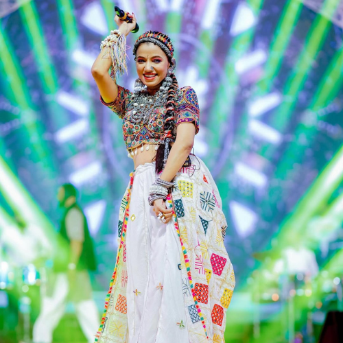 Madhavi Shrivastava female live singer in Nellore