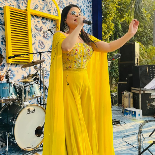 Sheena Chawla female live singer in Mussoorie