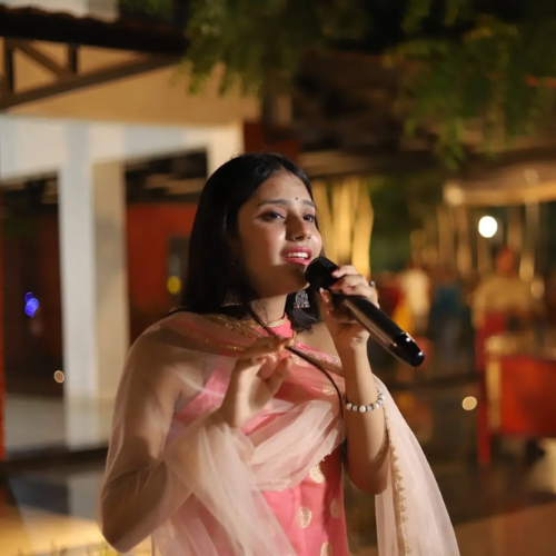 Shreyaa Sharma female live singer in agra